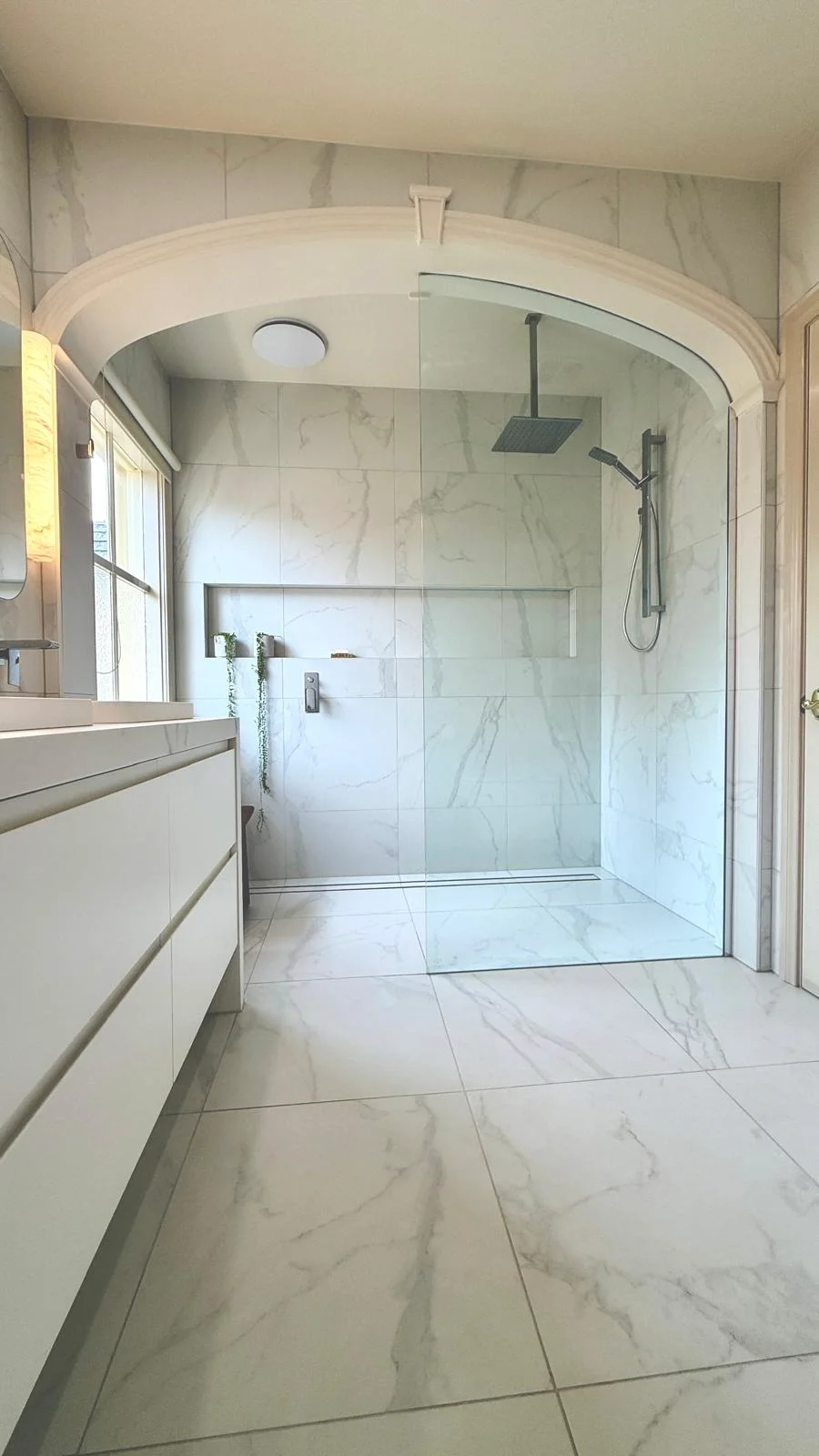 Full bathroom tiling transformation result