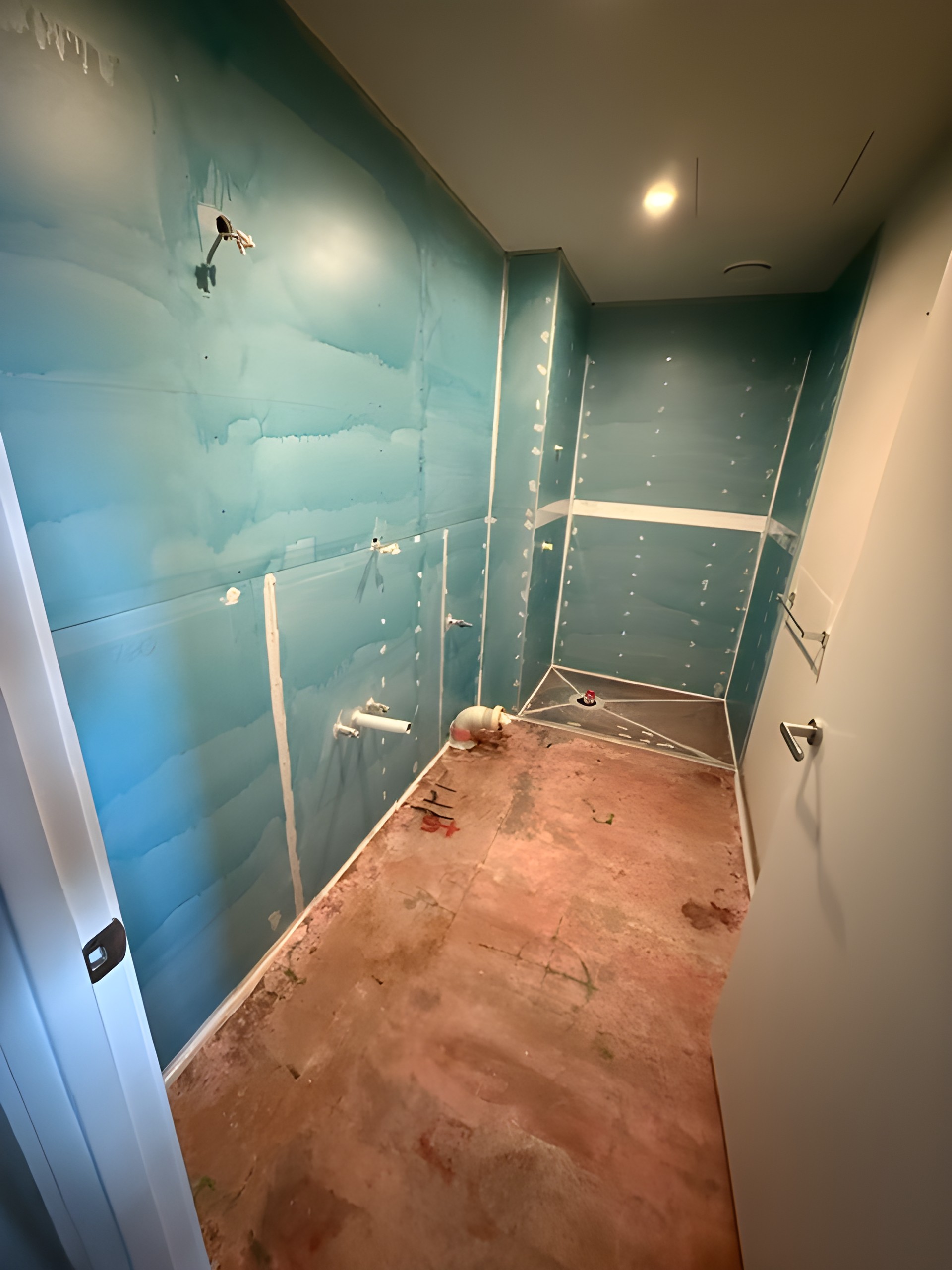 Bathroom before renovation alternate angle